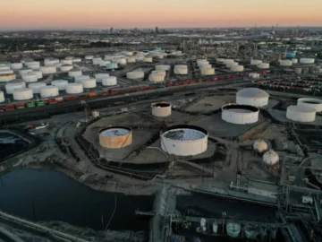 The US oil stocks fell off 2.4 million barrel with more than expectations

 Arabausa