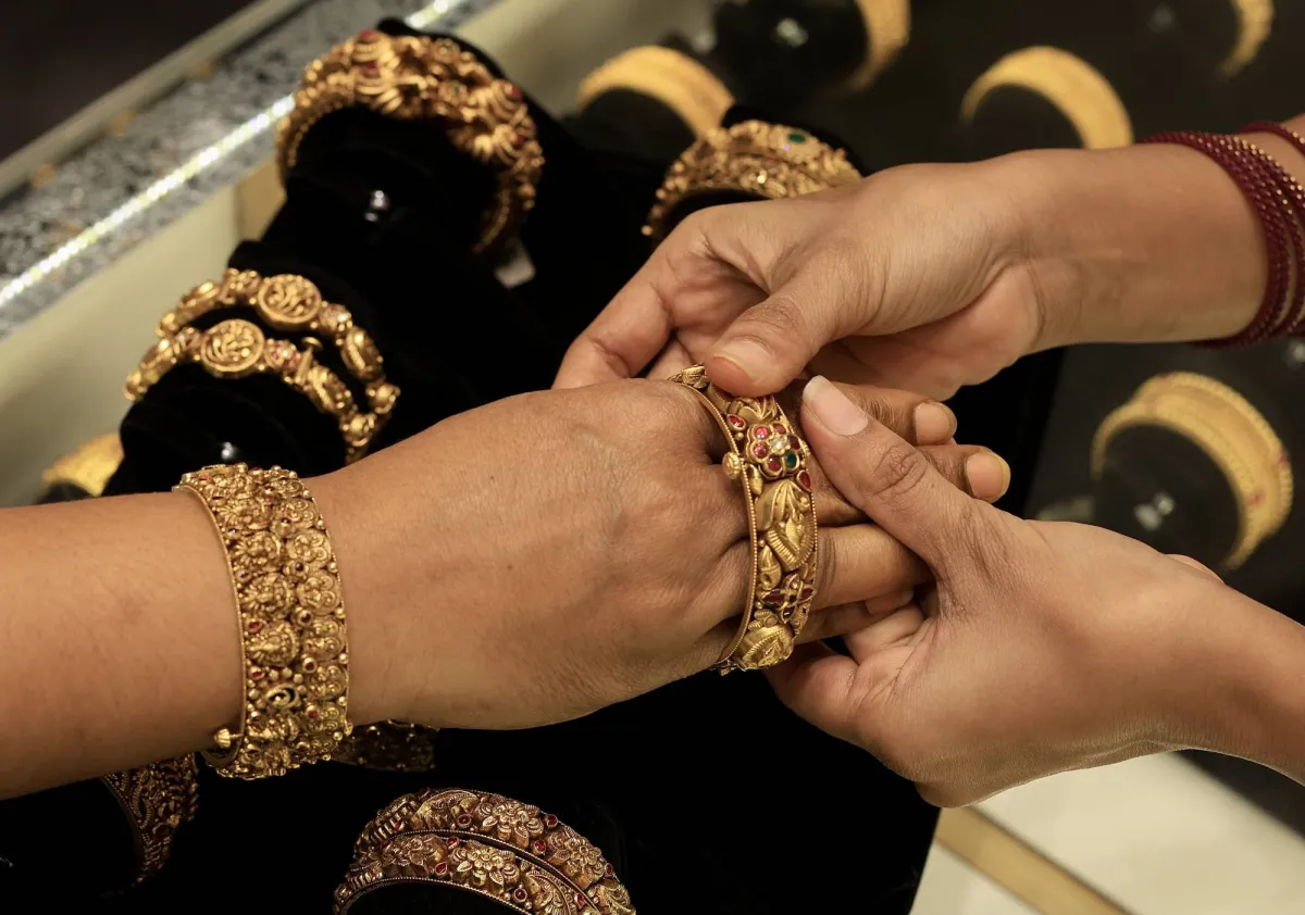 The gold stops the anticipation of the investors new Americans
Arabausa