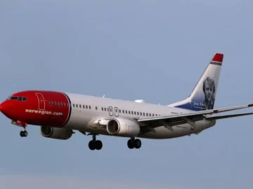 A Norwegian Plan returns their drawers after one of his tires have exploited during the takeoff

 Arabausa
