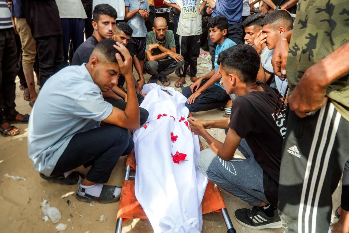 20 Palestinians, including 5 expected help, they were killed by the Israeli's bombing of Gaza
Arabausa