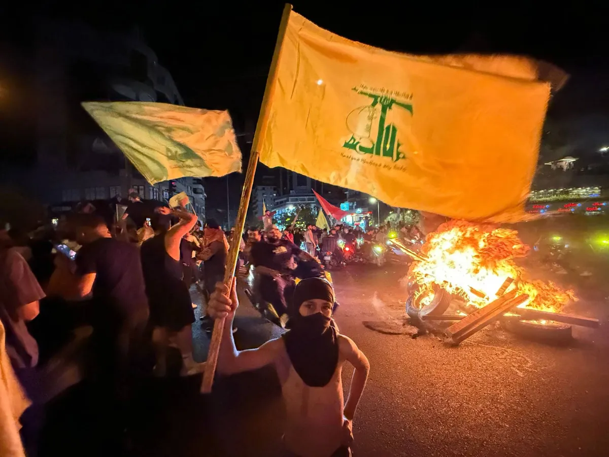 "Hezbollah" makes the decision to take off his weapon with "disciplined" observance
Arabausa