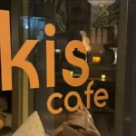 How do restaurant's glory influence or cause to caught?

 Arabausa