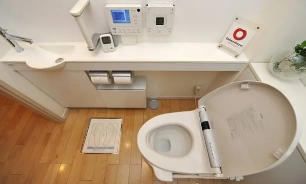 How many times should a person urinate each day?
Arabausa