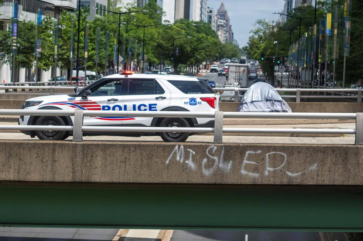 I will invirg to extend the federal control of capital police
Arabausa