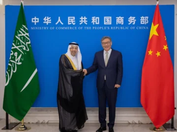 In Beijing ... Al -Falh discusses with the Chinese minister of trade to enhance direct investments

 Arabausa