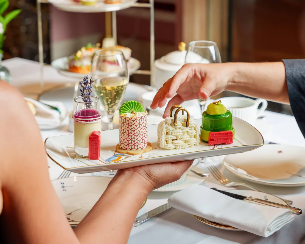 In the afternoon tea with middle east
Arabausa