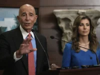 Larganje Largan Phanis Criticism Criticates with journalists

 Arabausa