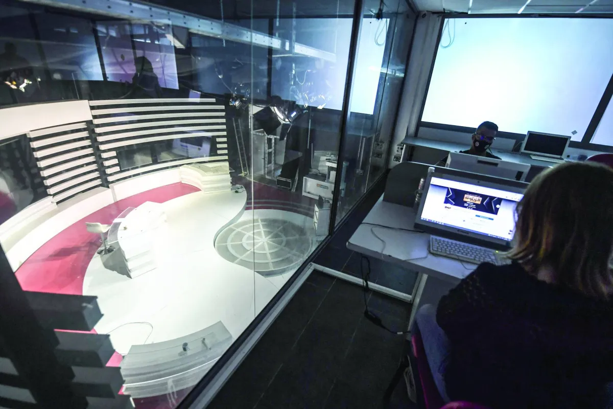 "Live Broastcast" Reinforce competition between "YouTube" and TV channels
Arabausa