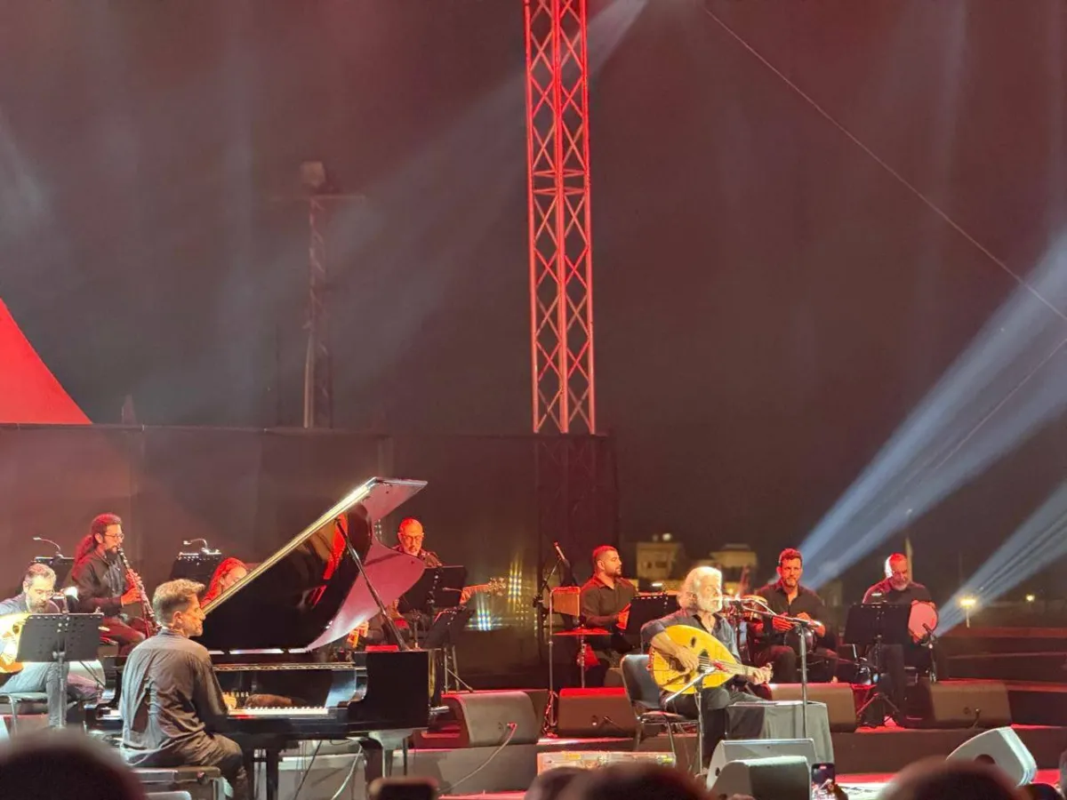 MARCEL KHalifa to Siron, ... comfortions the song with the situation and brought their fans to height
Arabausa