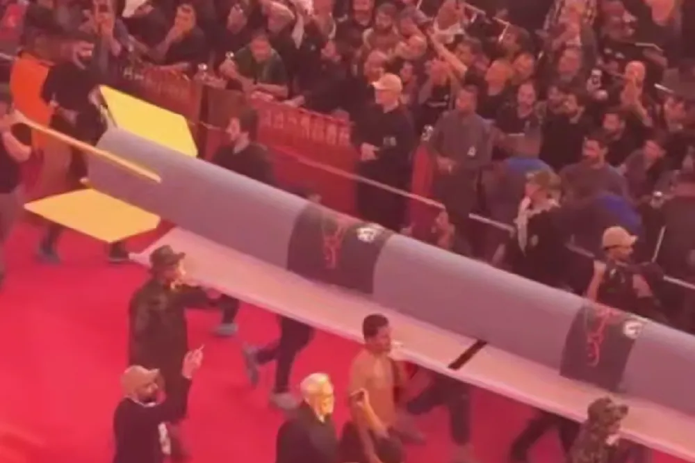 Muqtada al -sad critical to "shrine" militaries "
Arabausa