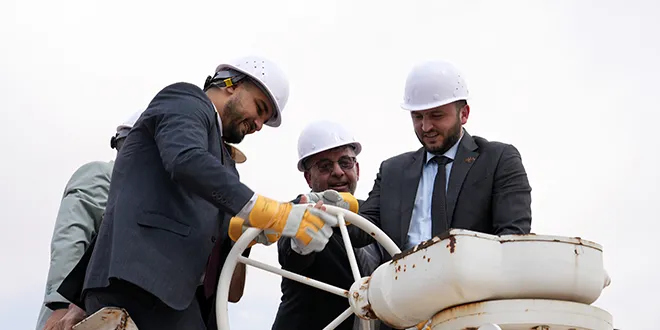 Pierce a puddle near damask, gas is released instead of water
Arabausa