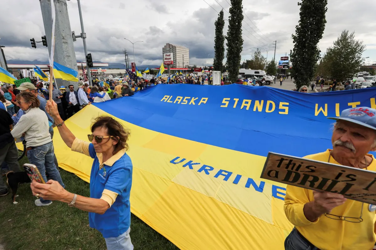 Prisoners support the Ukraine are gathering before Trump and Putin meeting in Alaska
Arabausa
