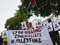 Reporters prove in London in the solidarity with his colleagues in Gaza (photos)

 Arabausa
