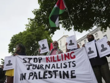 Reporters prove in London in the solidarity with his colleagues in Gaza (photos)

 Arabausa