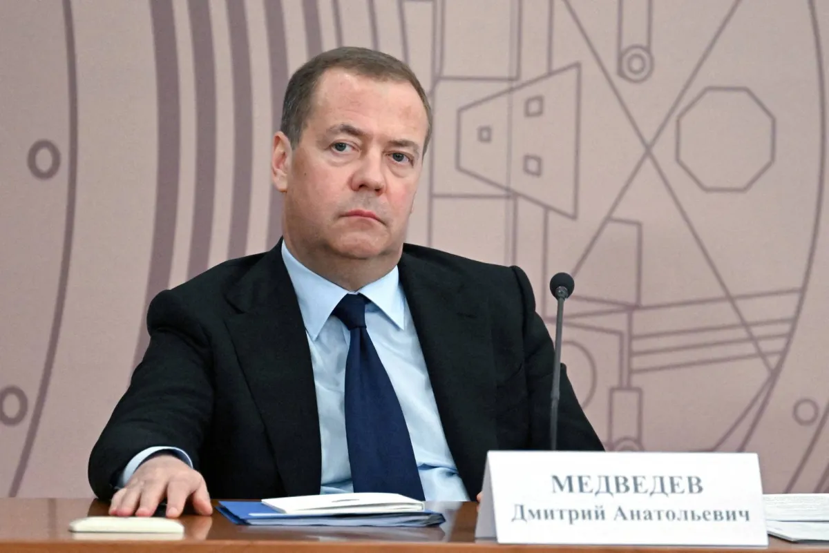 "Shadow of Putin", that disturbed Trump and disrupted the spectrum of a nuclear war ... what is DMITTRY MedveDeV?
Arabausa