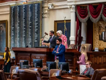 Texas Democrats go back ... and eyes in other states

 Arabausa