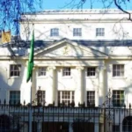 The Saudi Embassy to Britain Recommended that avoid wearing valuable Holdings

 Arabausa
