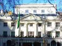 The Saudi Embassy to Britain Recommended that avoid wearing valuable Holdings

 Arabausa