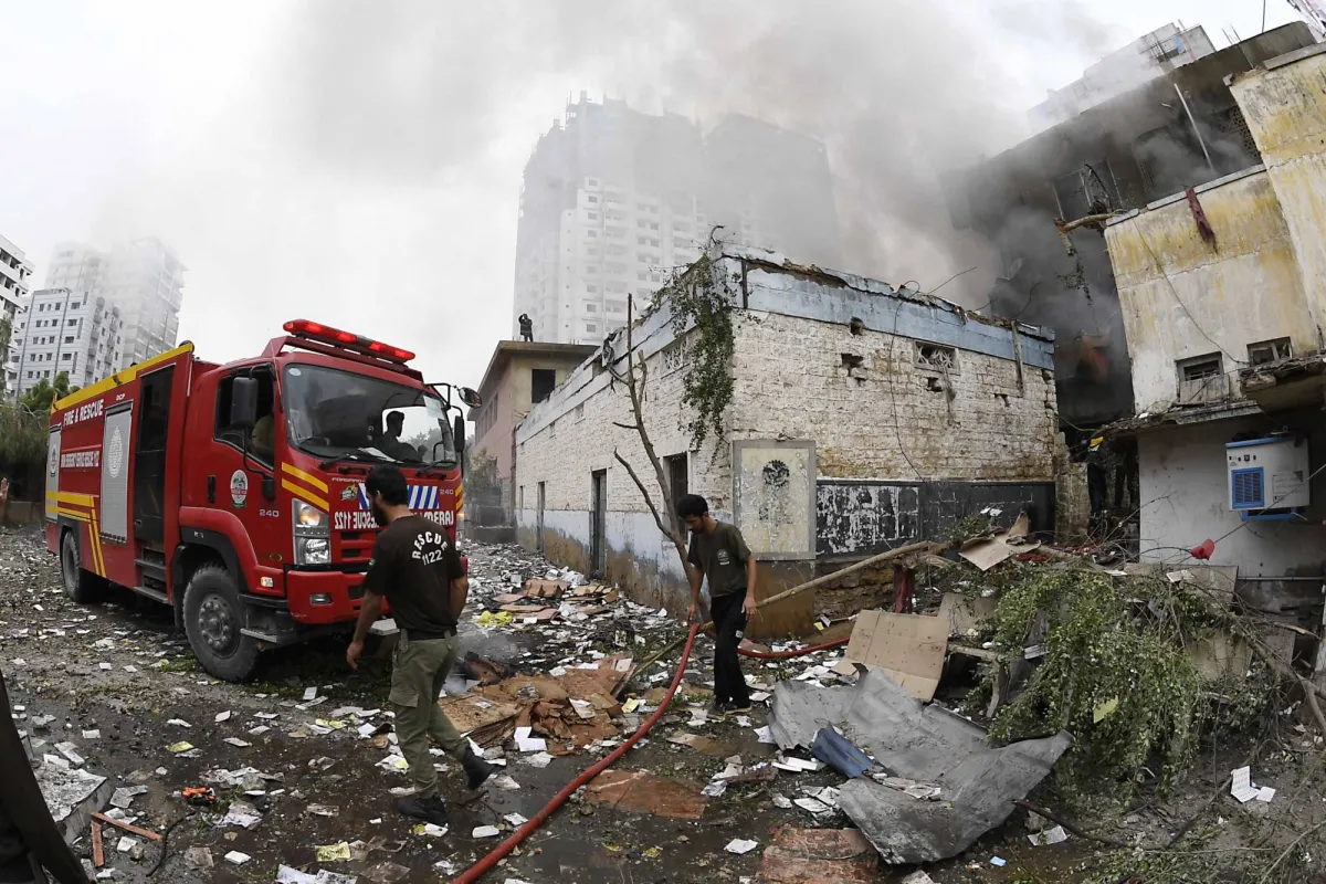 The dead and injured in a fire store explosion in Pakistan (photos and videos)
Arabausa