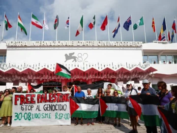 The festival of Venice starts the prostest of the Palestinians Support and Call Israel

 Arabausa