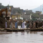 The lake has formed a clay collaper in the mountains of Pakistan, flooding "threats"

 Arabausa