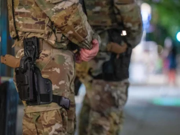 The national guard elements in Washington began to wear weapons

 Arabausa