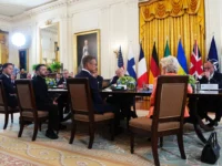 Trump cut his meeting with European heads to contact Putin

 Arabausa
