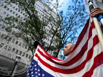 Trump signed a executive order regarding the American flag dessecation

 Arabausa