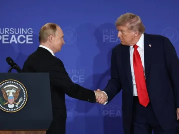 Trump supports Ukraine's abandon of Russia for peace

 Arabausa