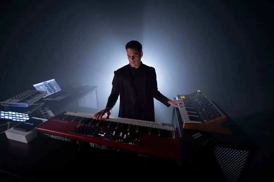 Was released from restrictions in the album "Horizon"
Arabausa