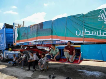 We are ready to dump Gaza with aid ... and Israel Impari the entrance of the 5000 trucks

 Arabausa